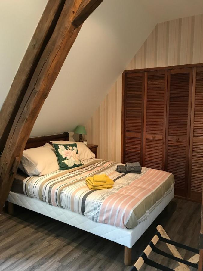 Gîte Le Mur magnifique longère au Bourgogne-du-Sud Oye Esterno foto